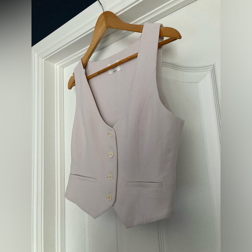 Aritzia Light beige Button-Front Vest - Picture 3 of 11